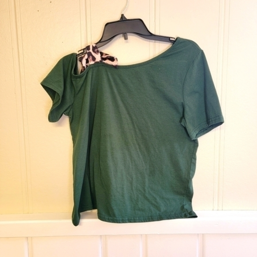 Shein Green/Leopard Top‎